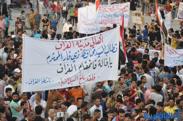 بالصور : المئات يتظاهرون في الناصرية للمطالبة  بالمزيد من الاصلاحات