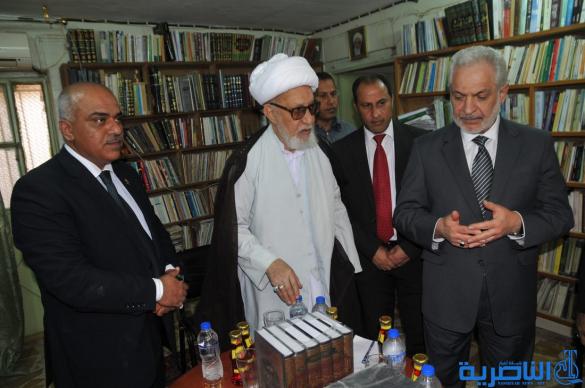 وزير التعليم العالي يزور اية الله الشيخ الناصري بمنزلة في الناصرية - تقرير مصور - 