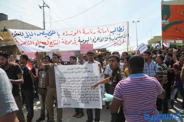 موظفو العقود في كهرباء ذي قار يتظاهرون للمطالبة بتثبيتهم على الملاك الدائم - تقرير مصور -