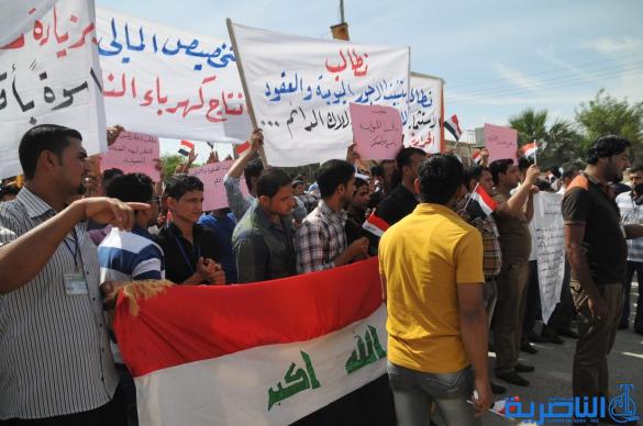 موظفو العقود في كهرباء ذي قار يتظاهرون للمطالبة بتثبيتهم على الملاك الدائم - تقرير مصور -