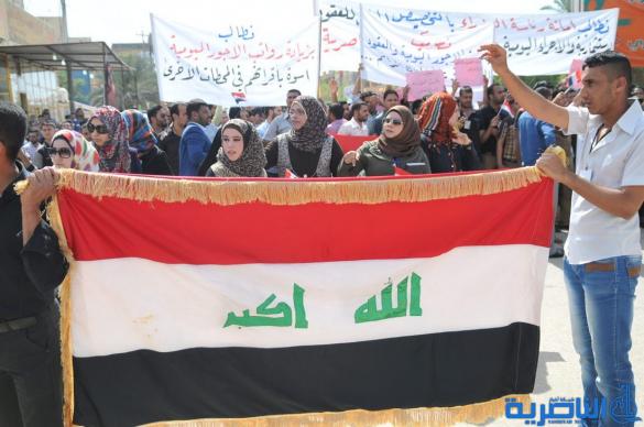 موظفو العقود في كهرباء ذي قار يتظاهرون للمطالبة بتثبيتهم على الملاك الدائم - تقرير مصور -