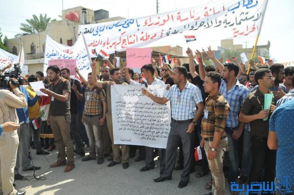 موظفو العقود في كهرباء ذي قار يتظاهرون للمطالبة بتثبيتهم على الملاك الدائم - تقرير مصور -