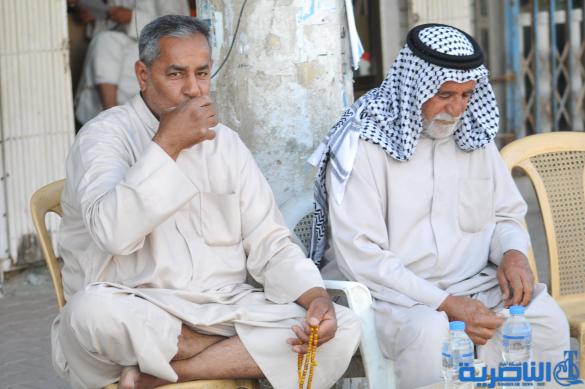 بالصور : المقاهي في الناصرية ، برلمان بلا رئيس ، ومسرح بلا ستائر