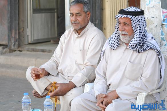 بالصور : المقاهي في الناصرية ، برلمان بلا رئيس ، ومسرح بلا ستائر