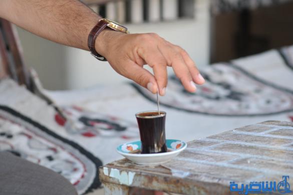 بالصور : المقاهي في الناصرية ، برلمان بلا رئيس ، ومسرح بلا ستائر