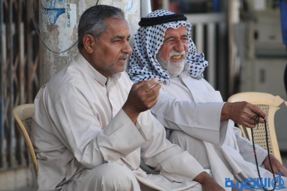 بالصور : المقاهي في الناصرية ، برلمان بلا رئيس ، ومسرح بلا ستائر