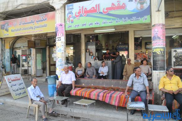 بالصور : المقاهي في الناصرية ، برلمان بلا رئيس ، ومسرح بلا ستائر
