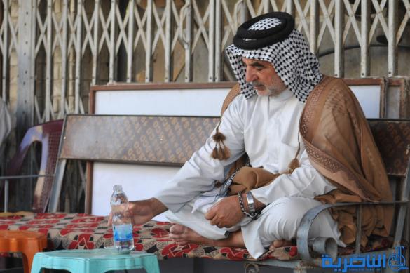 بالصور : المقاهي في الناصرية ، برلمان بلا رئيس ، ومسرح بلا ستائر