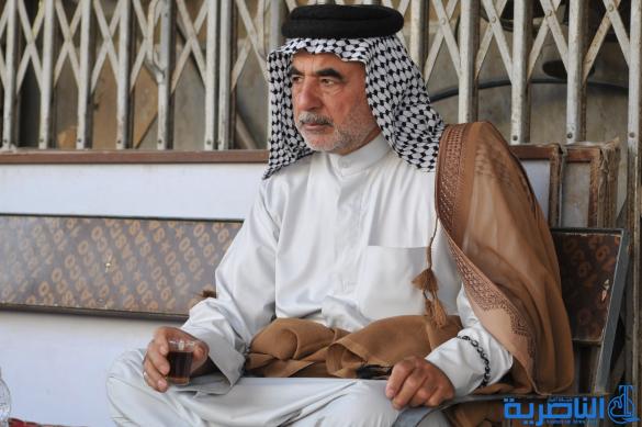 بالصور : المقاهي في الناصرية ، برلمان بلا رئيس ، ومسرح بلا ستائر