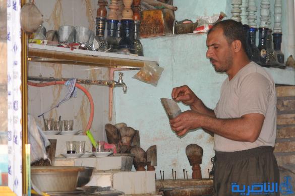 بالصور : المقاهي في الناصرية ، برلمان بلا رئيس ، ومسرح بلا ستائر