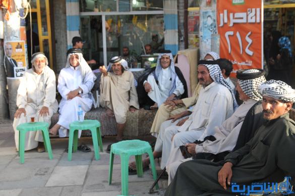 بالصور : المقاهي في الناصرية ، برلمان بلا رئيس ، ومسرح بلا ستائر