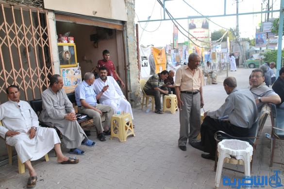 بالصور : المقاهي في الناصرية ، برلمان بلا رئيس ، ومسرح بلا ستائر