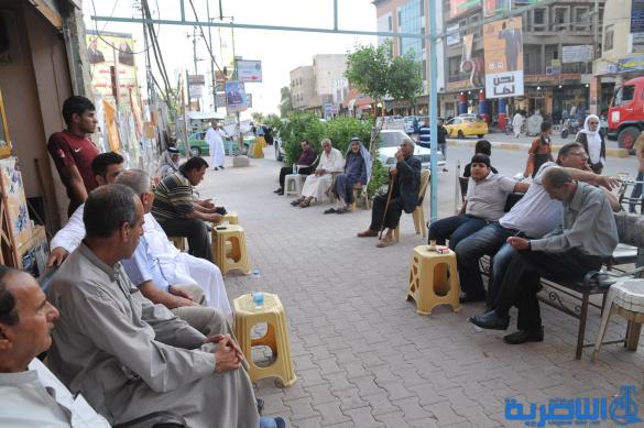 بالصور : المقاهي في الناصرية ، برلمان بلا رئيس ، ومسرح بلا ستائر