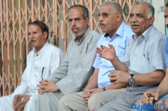 بالصور : المقاهي في الناصرية ، برلمان بلا رئيس ، ومسرح بلا ستائر
