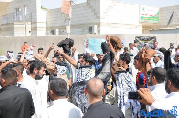 الناصرية : العشرات من ذوي الجنود المفقودين في سبايكر يتظاهرون مجددا لمعرفة مصير ابنائهم- تقرير مصور - 