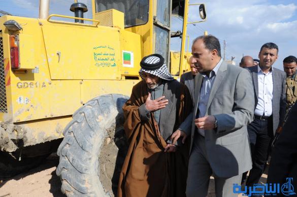 محافظ ذي قار يشرف على الجهد الخدمي في مناطق الاسكان الصناعي وخلف السريع – تقرير مصور -