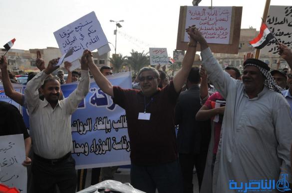 الناصرية تتظاهر احتفاء بالغاء رواتب البرلمانيين  - تقرير مصور -
