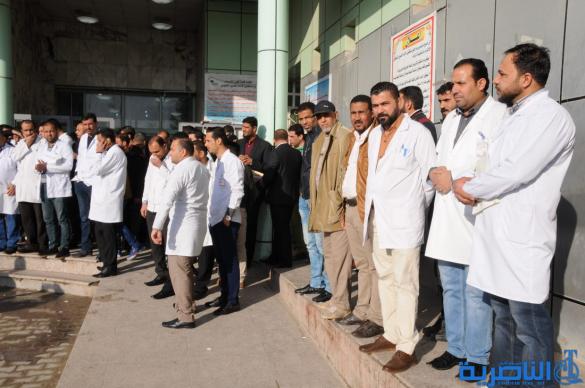 الممرضون في الناصرية ينظمون وقفة احتجاجية ضد اعتداءات المراجعين - تقرير مصور -