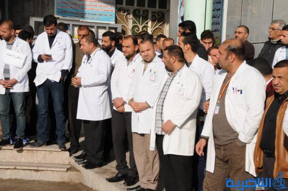 الممرضون في الناصرية ينظمون وقفة احتجاجية ضد اعتداءات المراجعين - تقرير مصور -