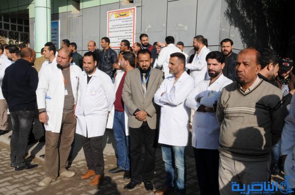 الممرضون في الناصرية ينظمون وقفة احتجاجية ضد اعتداءات المراجعين - تقرير مصور -
