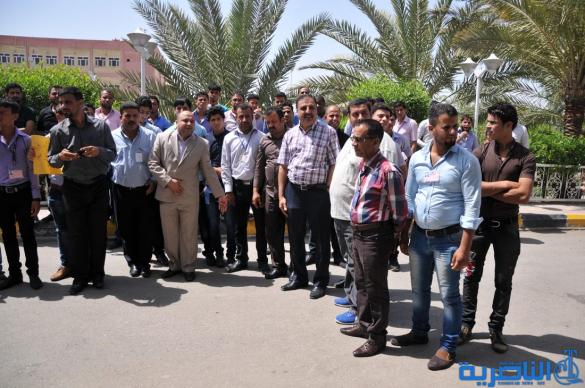 منتسبو مستشفى الحسين في الناصرية ينظمون وقفة احتجاجية بسبب اعتقال زميل لهم – تقرير مصور –