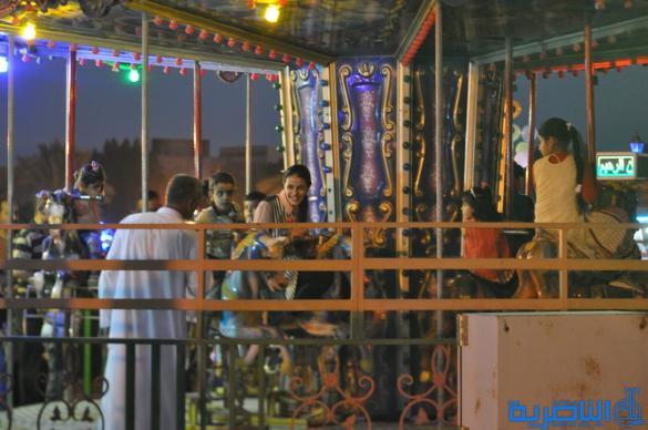 بالصور:فرحة العيد مرتسمة على وجوه العوائل في الناصرية