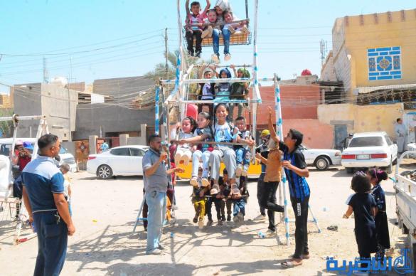 بالصور:اطفال الناصرية يقضون اول ايام عيد الفطر بالساحات والمتنزهات العامة