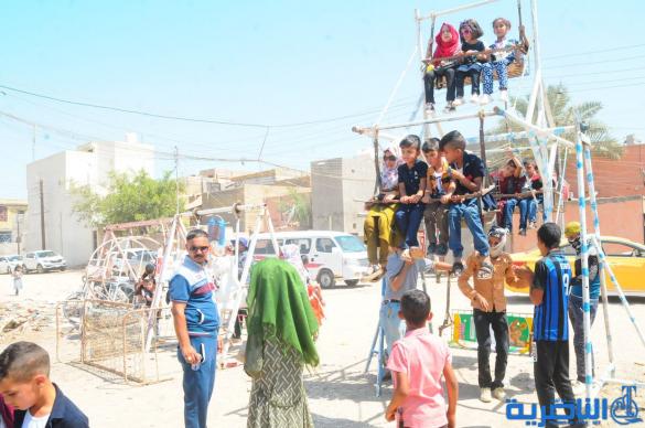 بالصور:اطفال الناصرية يقضون اول ايام عيد الفطر بالساحات والمتنزهات العامة
