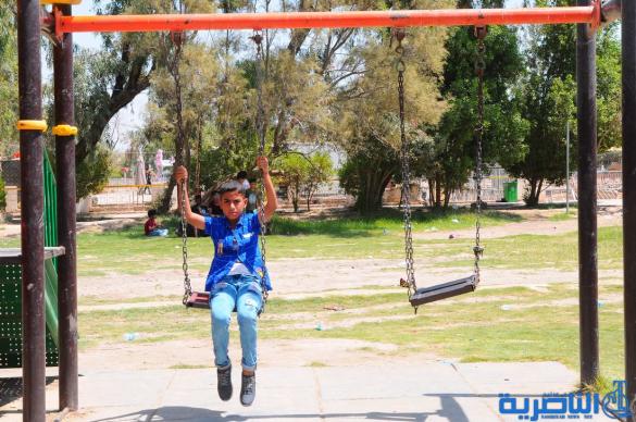 بالصور:اطفال الناصرية يقضون اول ايام عيد الفطر بالساحات والمتنزهات العامة