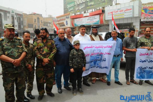 العشرات يتظاهرون في الناصرية للمطالبة باعدام الارهابيين في سجن الحوت - تقرير مصور-