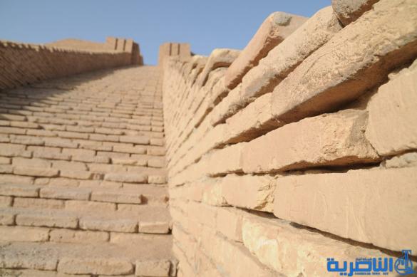 عابثون يخطون ذكرياتهم على جدران مباني أور الأثرية في الناصرية – تقرير مصور -