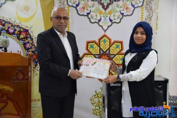 تلميذة من مبرات التضامن للأيتام تمثل مدارس الشطرة في مهرجان الخطابة والشعر