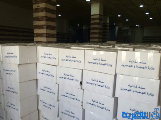 توزيع 400 سلة غذائية وصحية للاسر النازحة في ذي قار