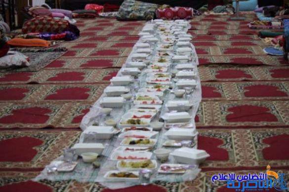 عشرات المصلين يحيون سنة الاعتكاف بمسجد الشيخ عباس الكبير في الناصرية - تقرير مصور - 