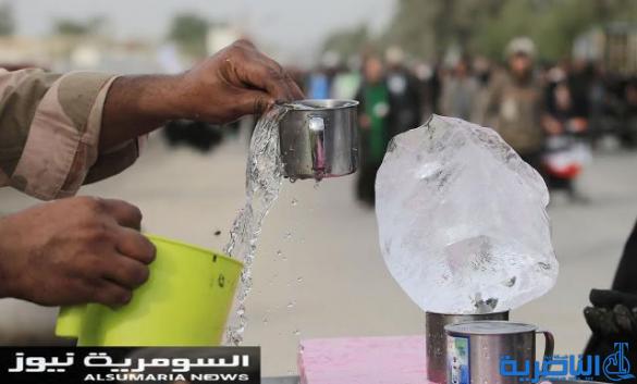  بالصور.. يدٌ تطعم وأخرى تحمي الزائرين الوافدين على كربلاء