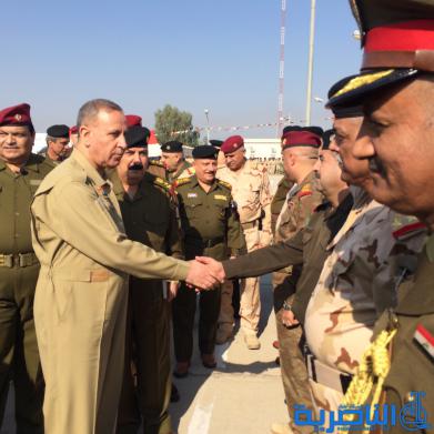 وزير الدفاع العراقي يصل قاعدة الامام علي غربي الناصرية 