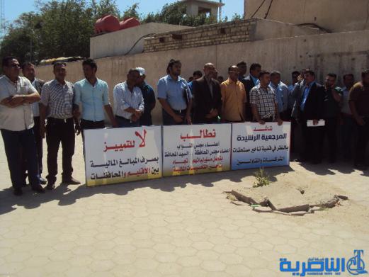  محافظ ذي قار يلتقي المتظاهرين من المقاولين ويؤكد ان 90% من شركات القطاع الخاص تضررت نتيجة العجز المالي - تقرير مصور -