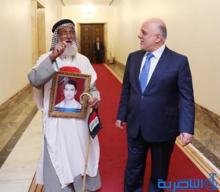 العبادي يستقبل عبد الزهرة شيال ابرز متظاهري الناصرية ويجدد وعوده بتلبية المطالب