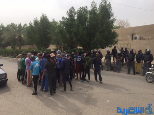 الطالبة برواتبهم ، والاخيرة تؤكد جميع الرواتب مدفوعة