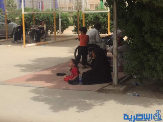 بالصور : تعامل غير انساني اثناء منح رواتب &quot;المعين المتفرغ&quot; في الناصرية