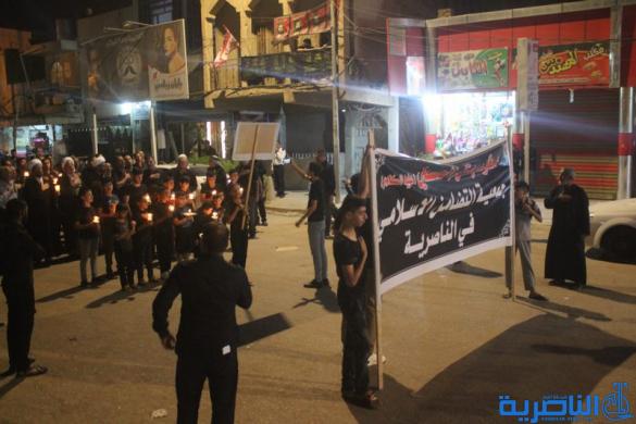بالصور:موكب جمعية التضامن الاسلامي يحيي ليلة الحادي عشر من المحرم بمسيرة من الشموع