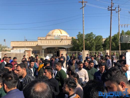 المعينون في تربية ذي قار يتظاهرون احتجاجا على التريث باوامر المباشرة - تقرير مصور -