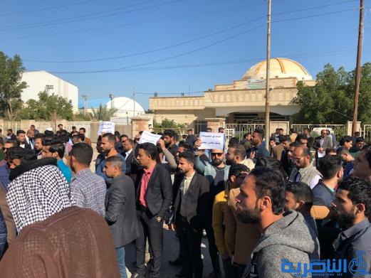 المعينون في تربية ذي قار يتظاهرون احتجاجا على التريث باوامر المباشرة - تقرير مصور -