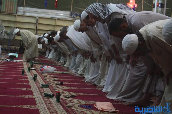 74 مصليا يؤدون شعيرة الاعتكاف في مسجد الشيخ عباس الكبير في الناصرية - تقرير مصور - 