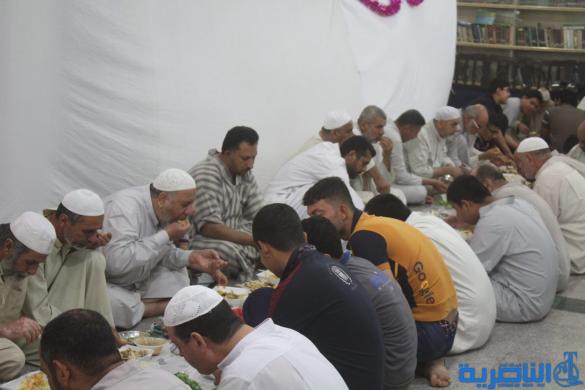 74 مصليا يؤدون شعيرة الاعتكاف في مسجد الشيخ عباس الكبير في الناصرية - تقرير مصور - 
