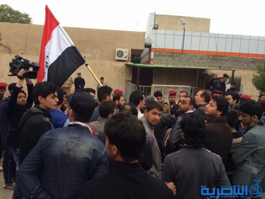 بالصور : متظاهرو الناصرية يطالبون بإصلاح النظام القضائي