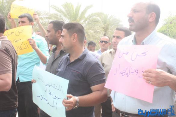 ضباط ومنتسبو شؤون الداخلية يتظاهرون في الناصرية احتجاجا على نقلهم الى بغداد - تقرير مصور -