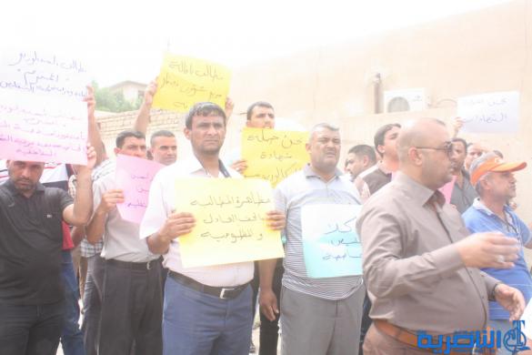 ضباط ومنتسبو شؤون الداخلية يتظاهرون في الناصرية احتجاجا على نقلهم الى بغداد - تقرير مصور -