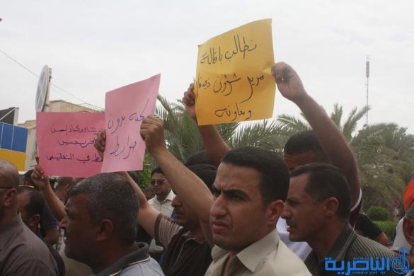 ضباط ومنتسبو شؤون الداخلية يتظاهرون في الناصرية احتجاجا على نقلهم الى بغداد - تقرير مصور -
