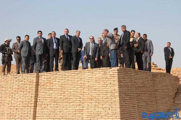 بالصور:المالكي يزور زقورة اور الاثرية 